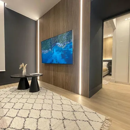 Azulis Terme 1 - Luxury Renovated In Center With Garden Appartement